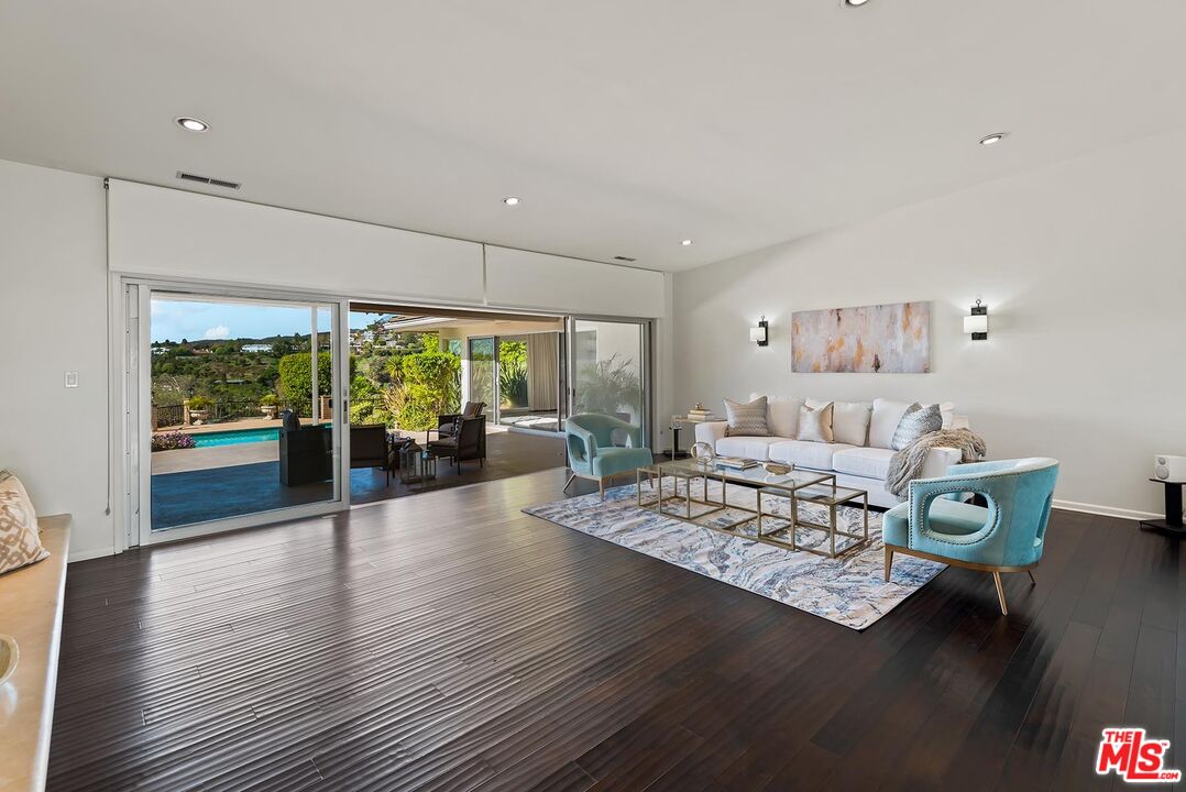 247 N ROCKINGHAM AVE