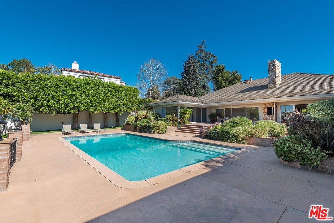 247 N ROCKINGHAM AVE