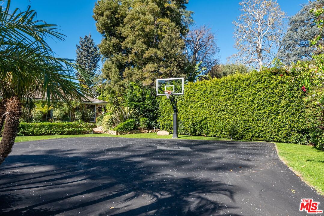 247 N ROCKINGHAM AVE