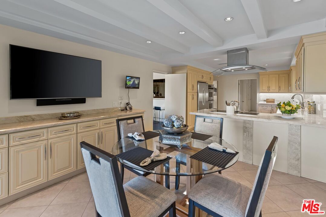 247 N ROCKINGHAM AVE