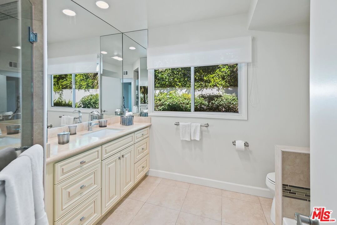 247 N ROCKINGHAM AVE