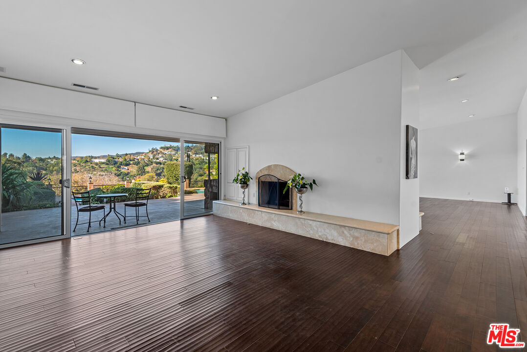 247 N ROCKINGHAM AVE