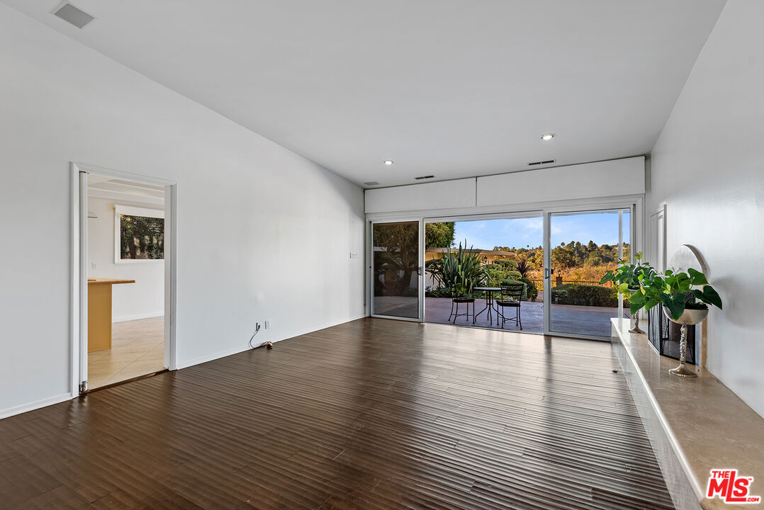 247 N ROCKINGHAM AVE