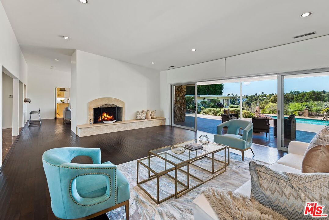 247 N ROCKINGHAM AVE