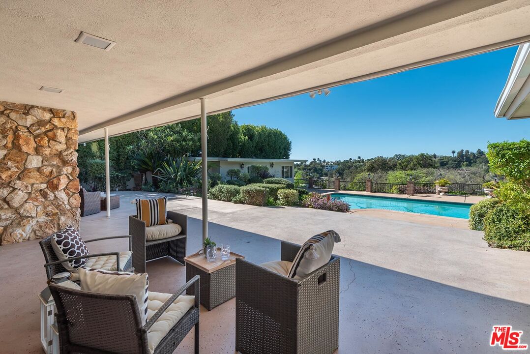 247 N ROCKINGHAM AVE