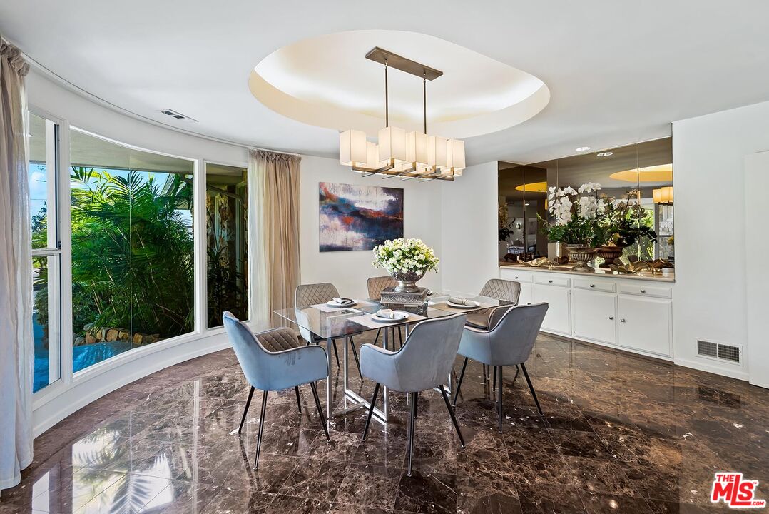 247 N ROCKINGHAM AVE