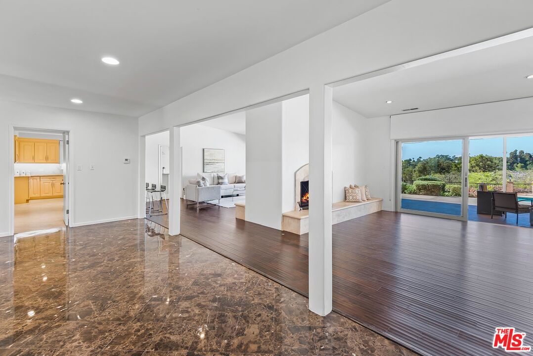 247 N ROCKINGHAM AVE