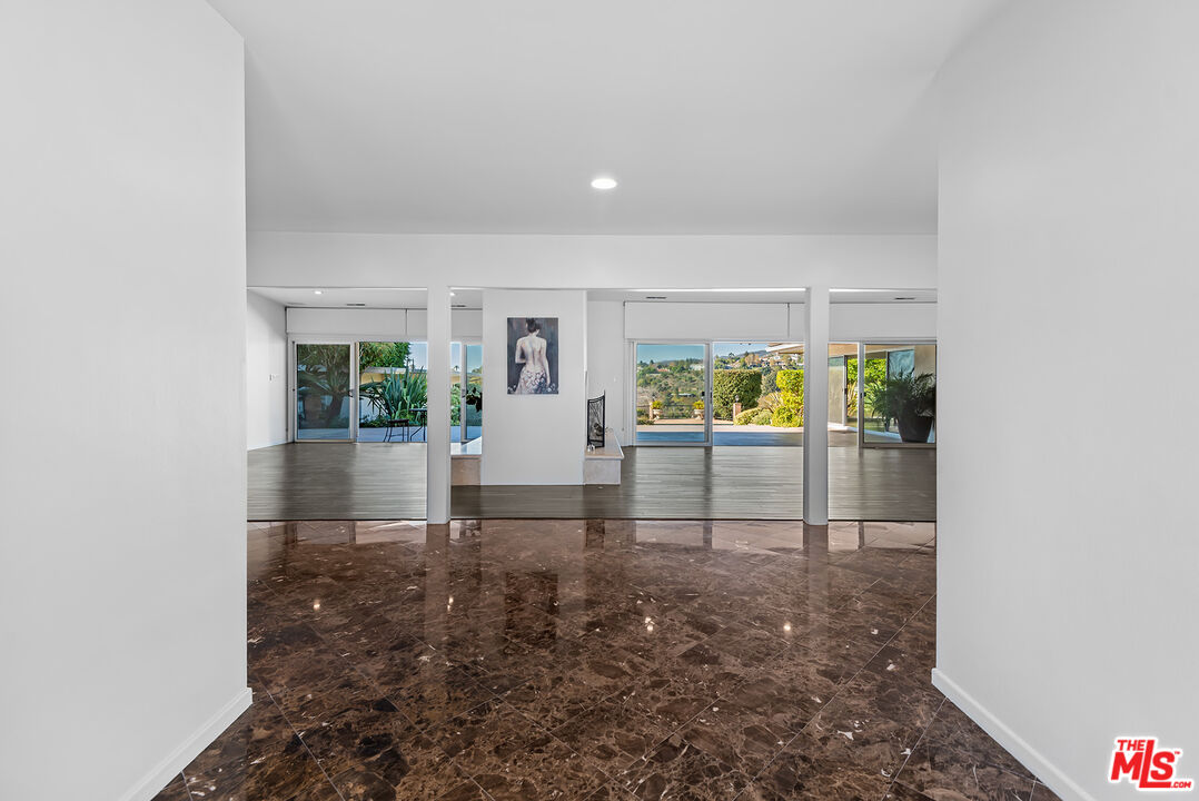 247 N ROCKINGHAM AVE