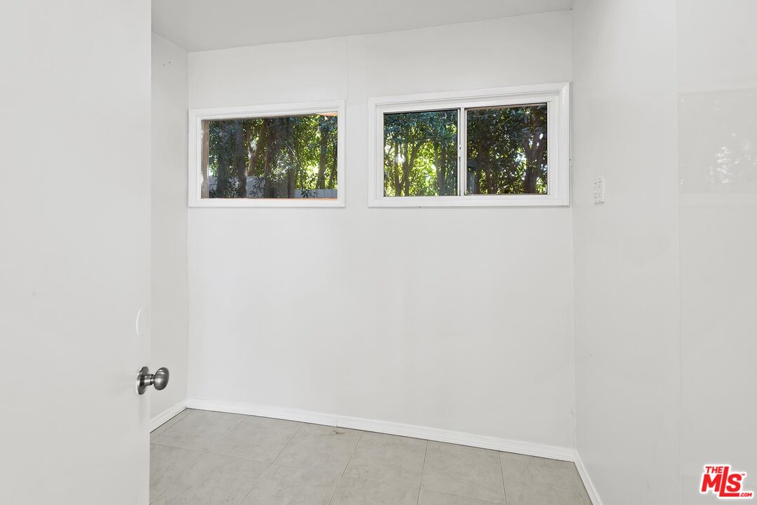 247 N ROCKINGHAM AVE