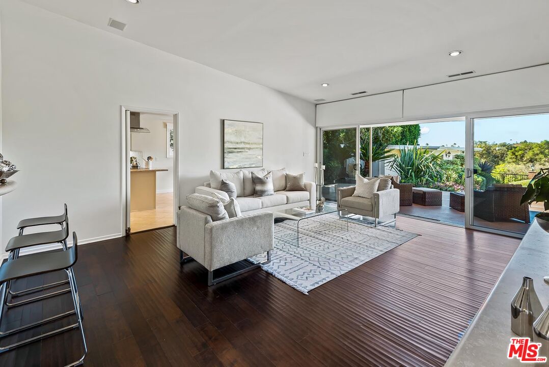 247 N ROCKINGHAM AVE