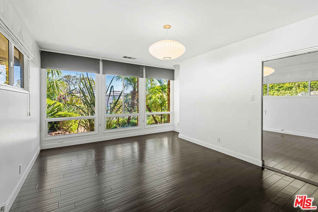 247 N ROCKINGHAM AVE