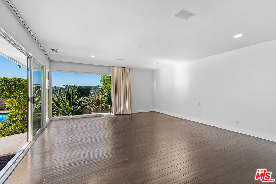 247 N ROCKINGHAM AVE