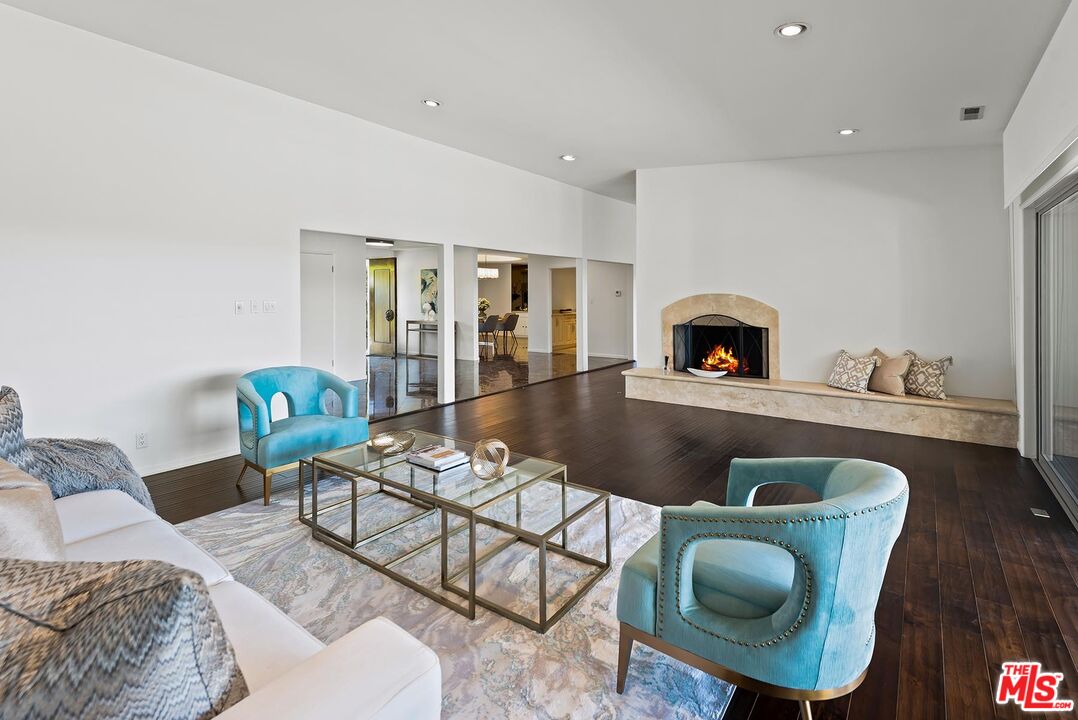 247 N ROCKINGHAM AVE