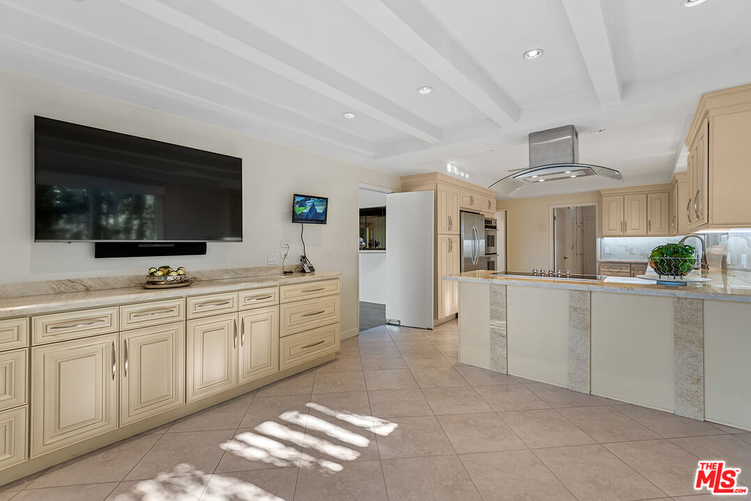 247 N ROCKINGHAM AVE