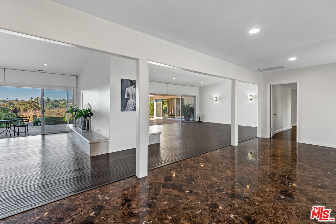 247 N ROCKINGHAM AVE