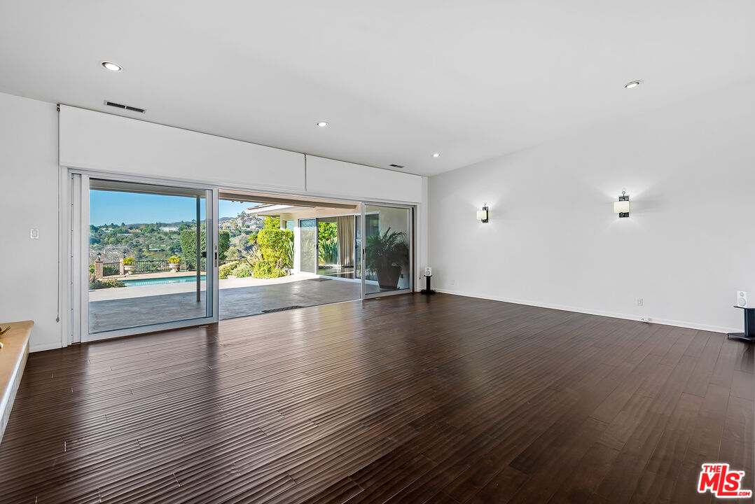 247 N ROCKINGHAM AVE