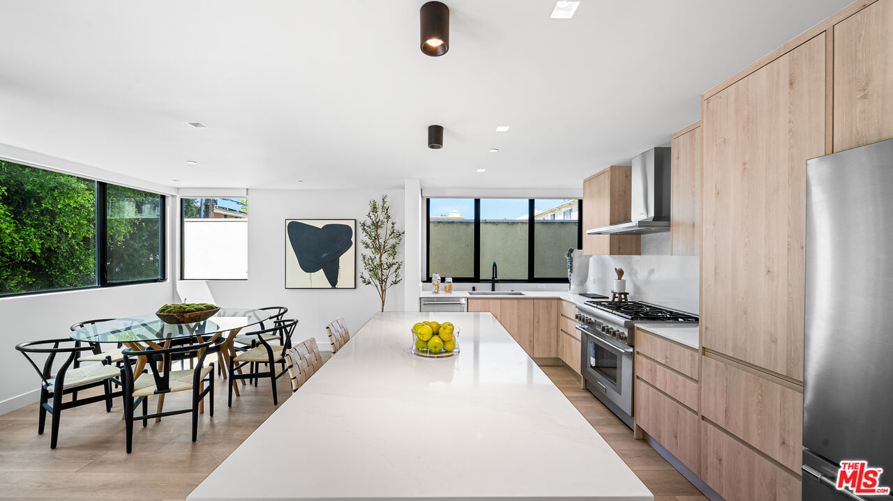 153 San Vicente Blvd Unit: 2G