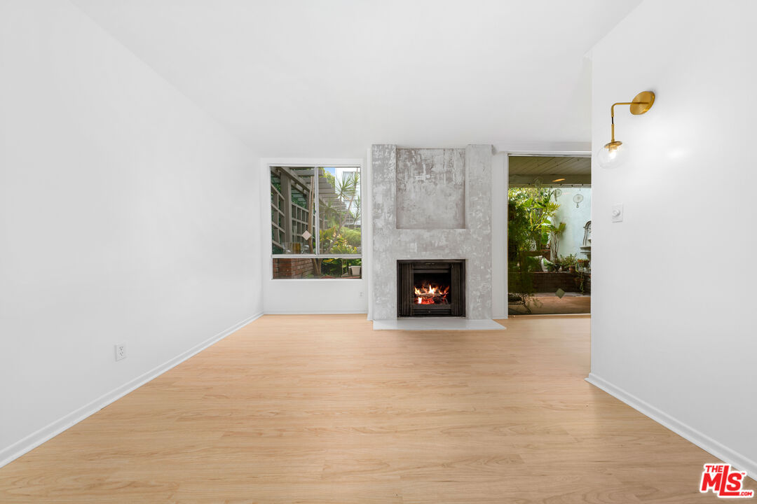 406 N OAKHURST DR Unit: 105