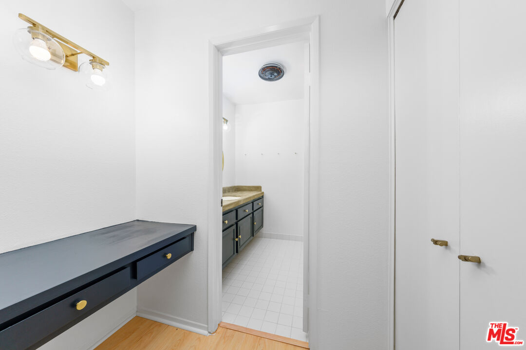 406 N OAKHURST DR Unit: 105