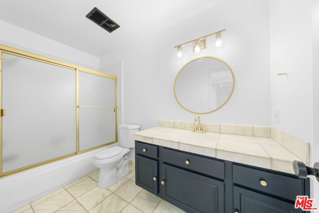 406 N OAKHURST DR Unit: 105