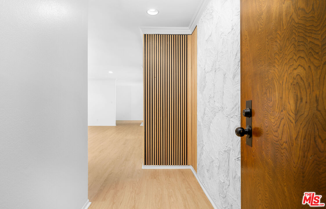 406 N OAKHURST DR Unit: 105