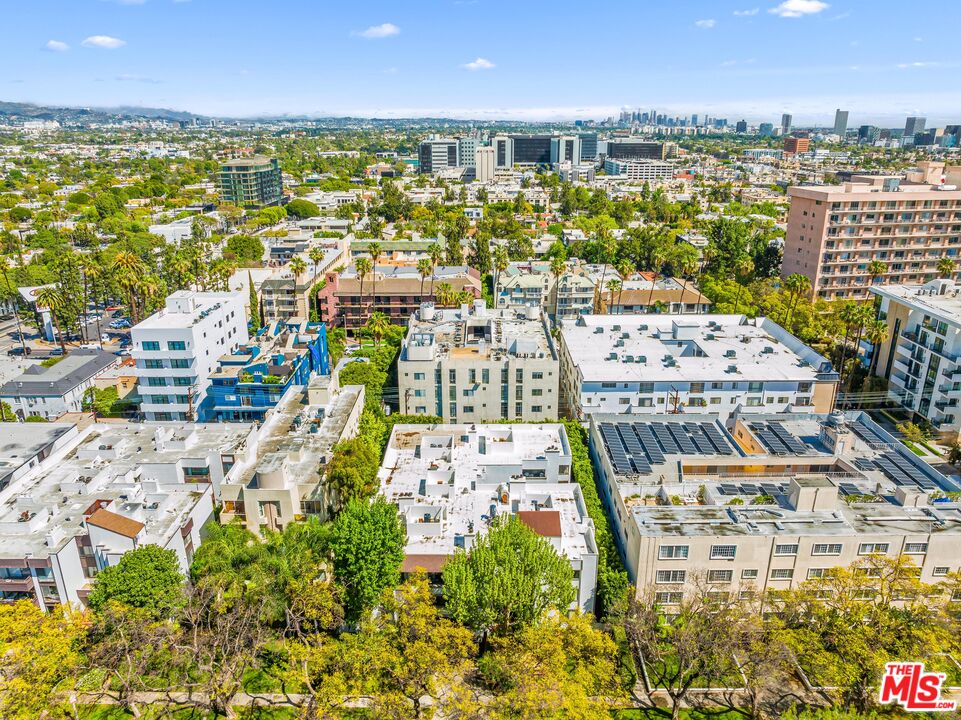 406 N OAKHURST DR Unit: 105