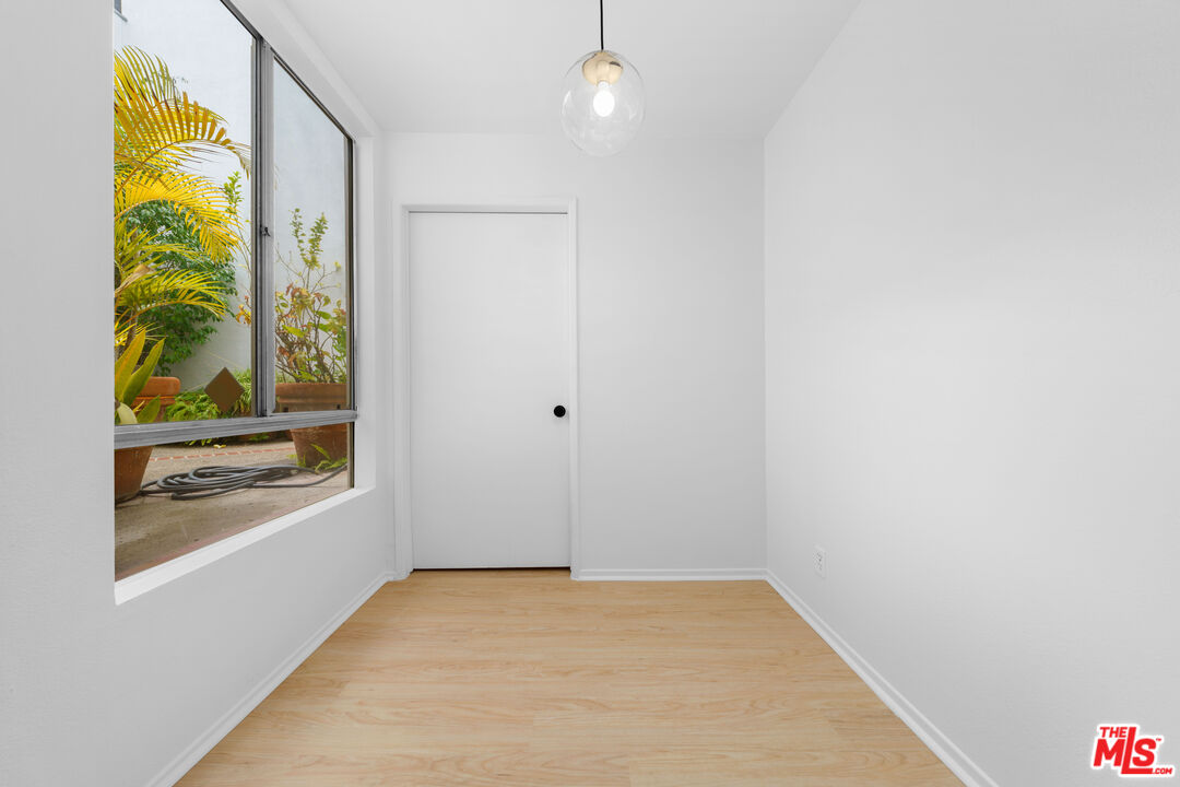 406 N OAKHURST DR Unit: 105