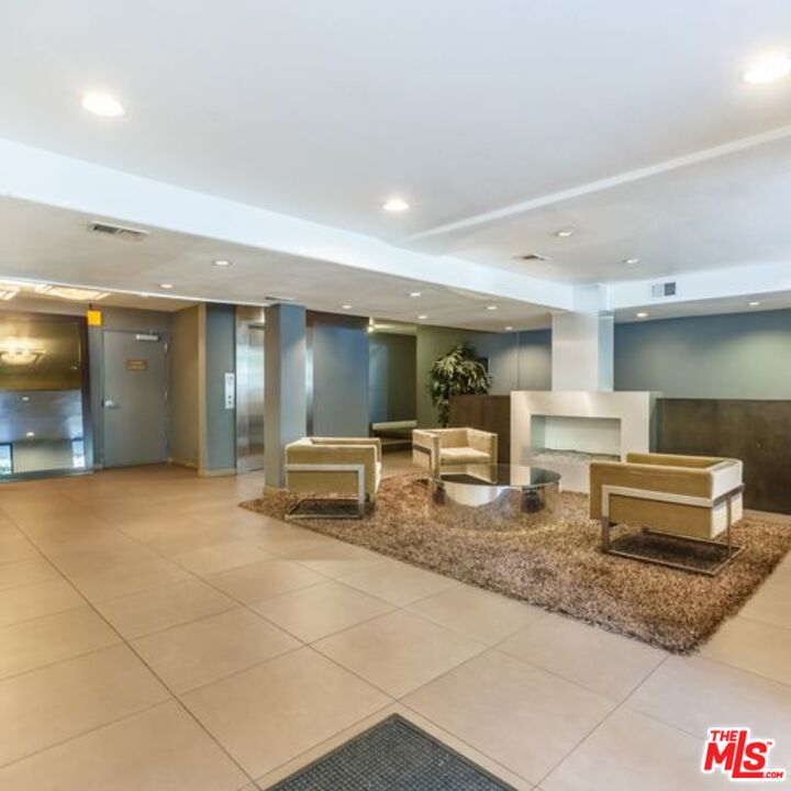 141 S Clark Dr Unit: 421