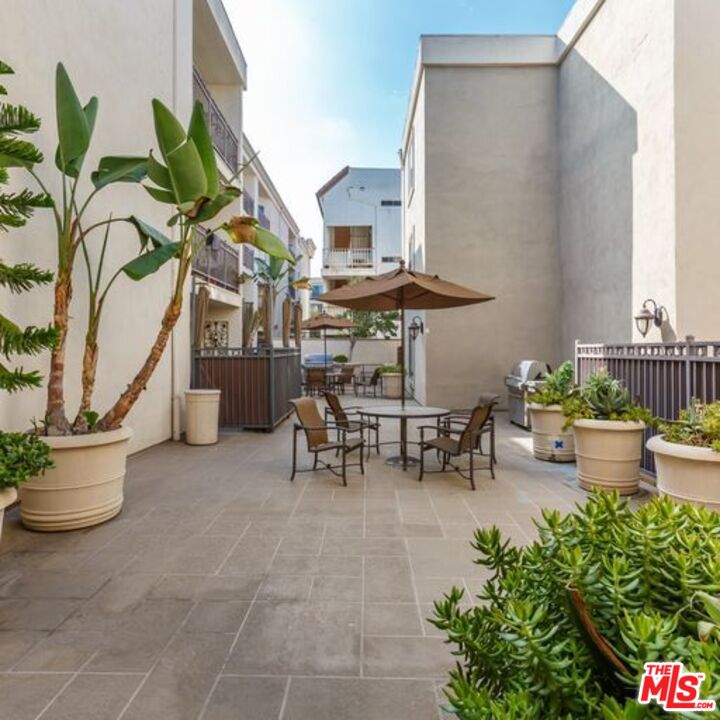 141 S Clark Dr Unit: 421