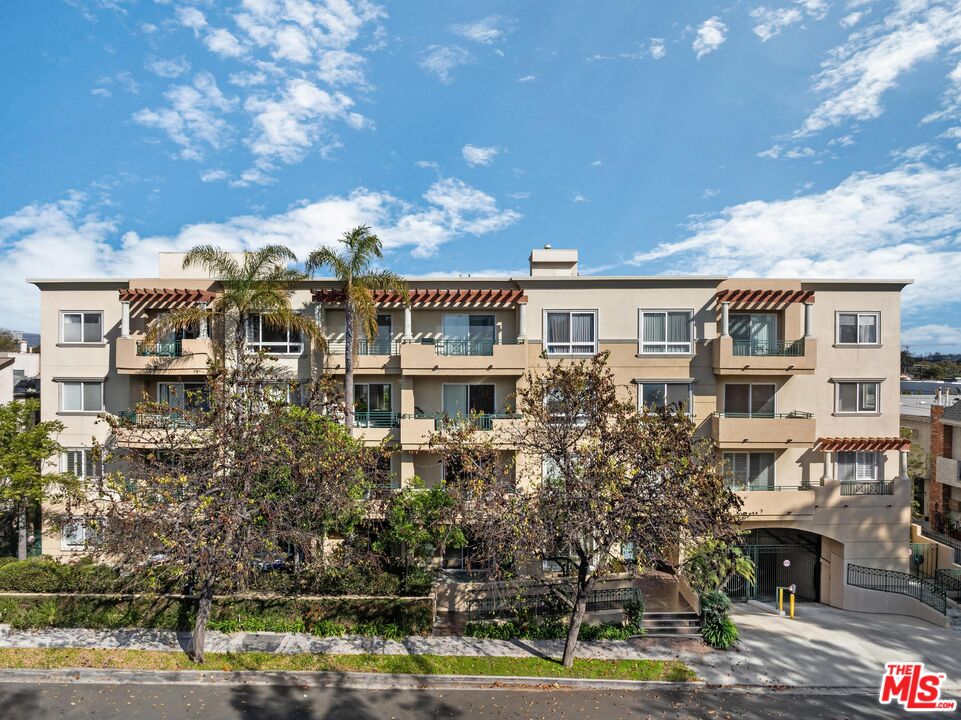 2230 S Bentley Ave Unit: 103