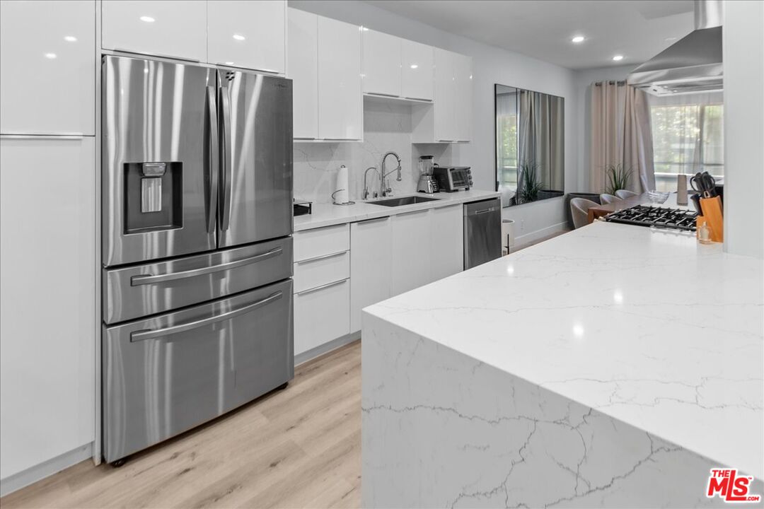 1944 Glendon Ave Unit: 109