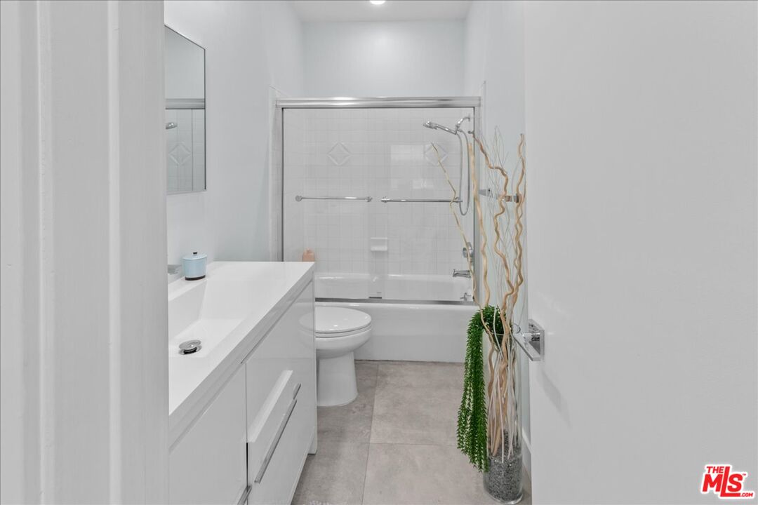 1944 Glendon Ave Unit: 109