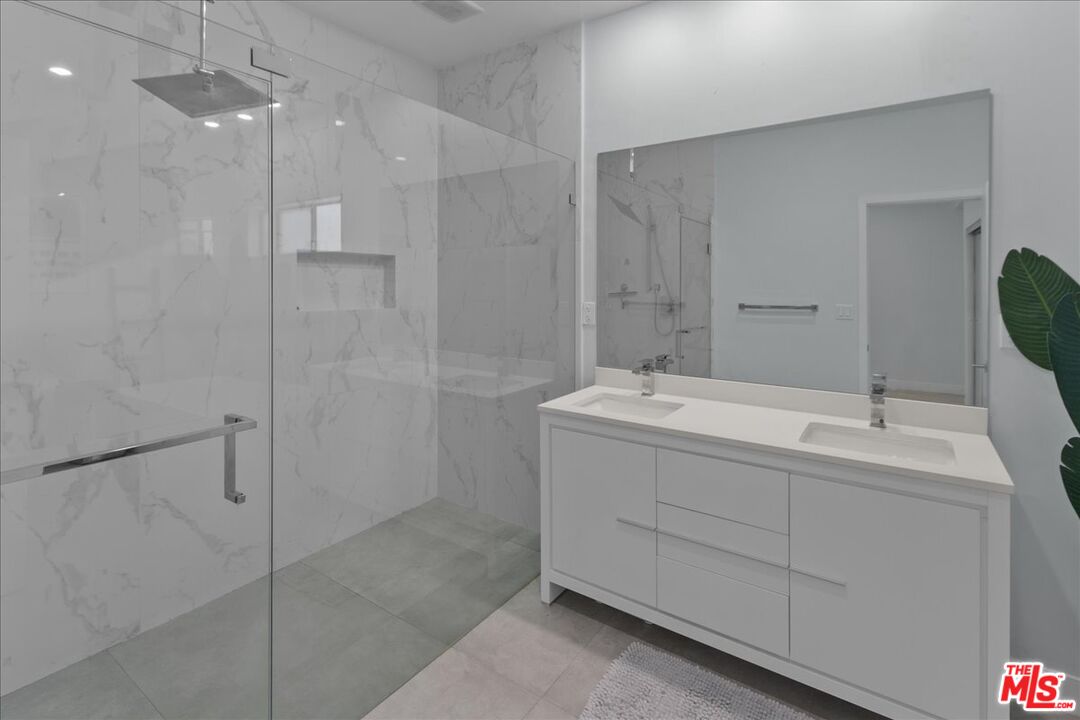 1944 Glendon Ave Unit: 109