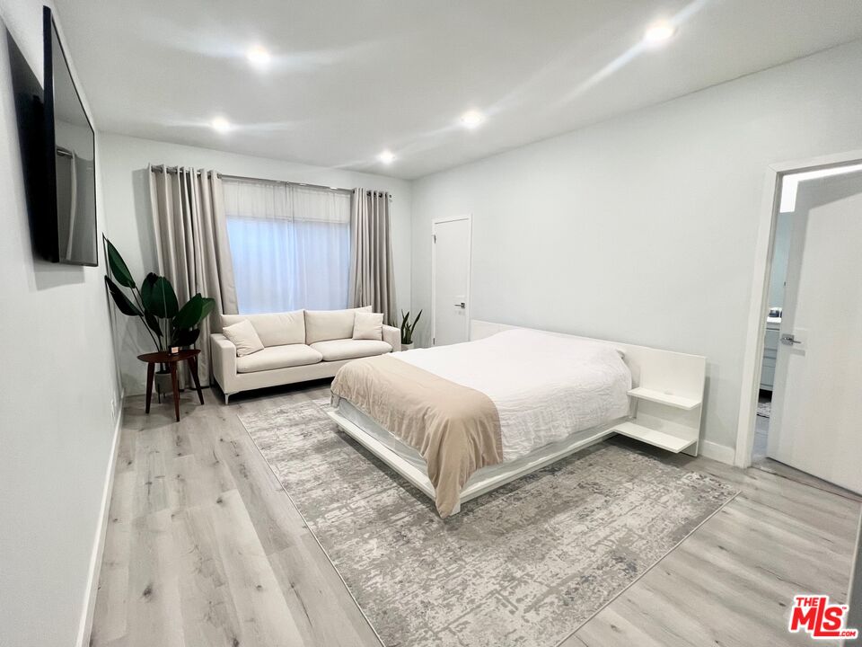 1944 Glendon Ave Unit: 109