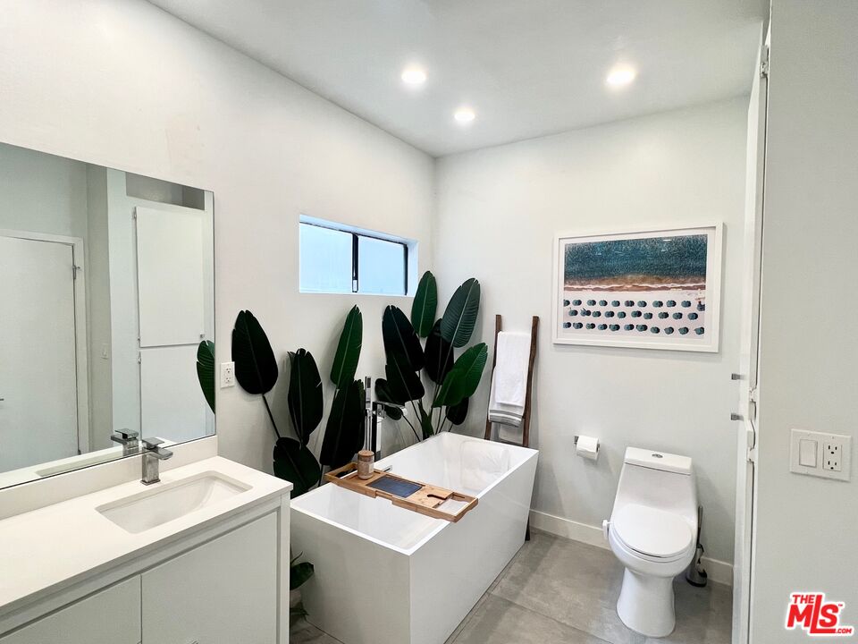 1944 Glendon Ave Unit: 109