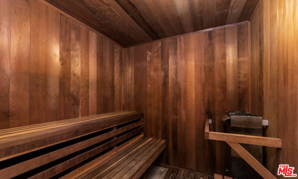 1944 Glendon Ave Unit: 109