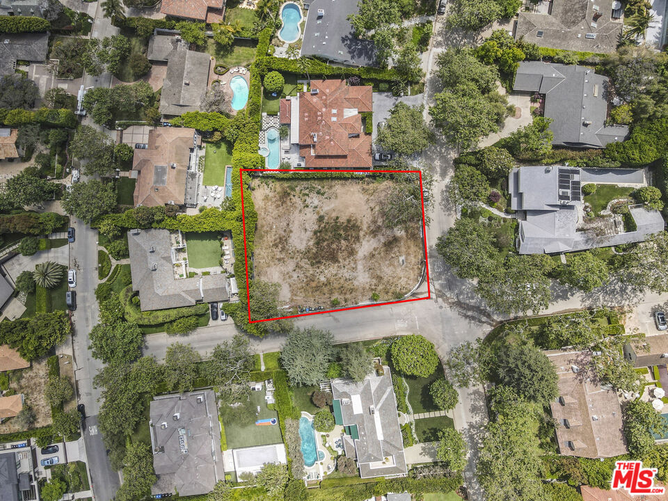990 Corsica Dr