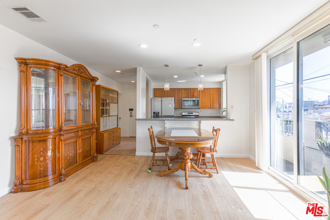 1049 S Hobart Blvd Unit: 103