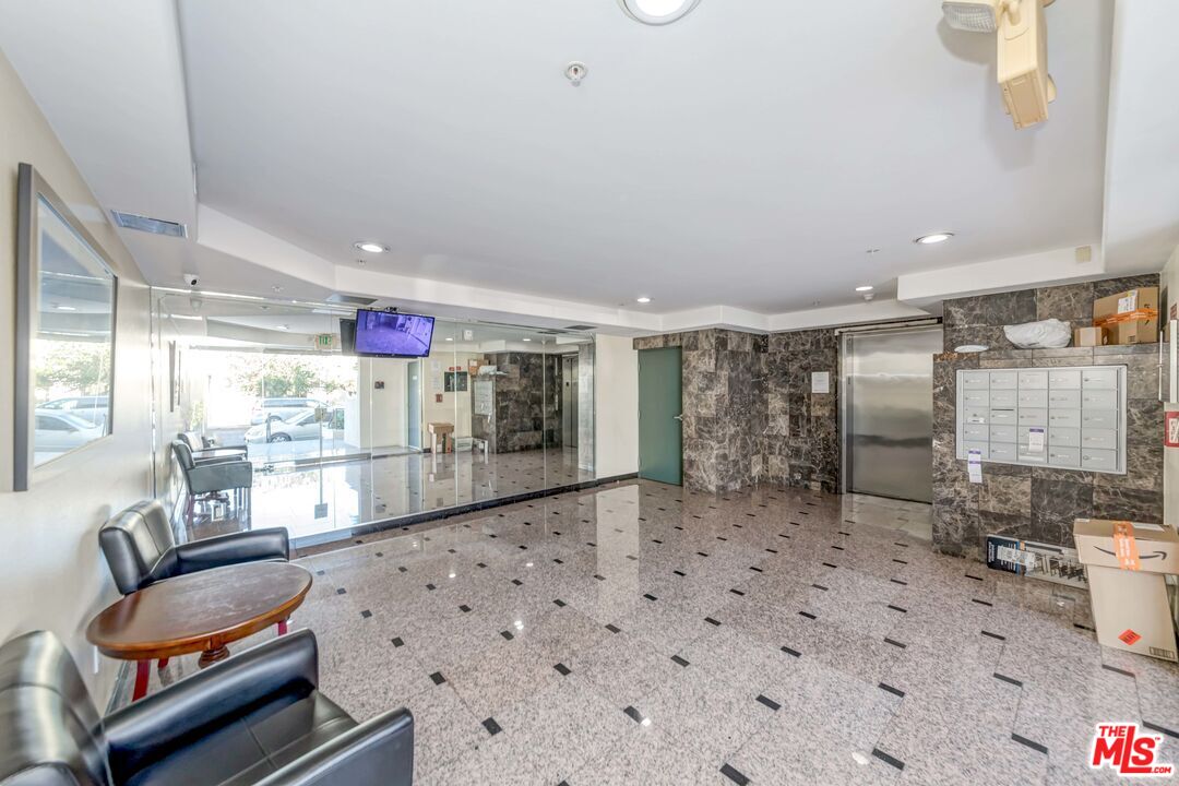 1049 S Hobart Blvd Unit: 103