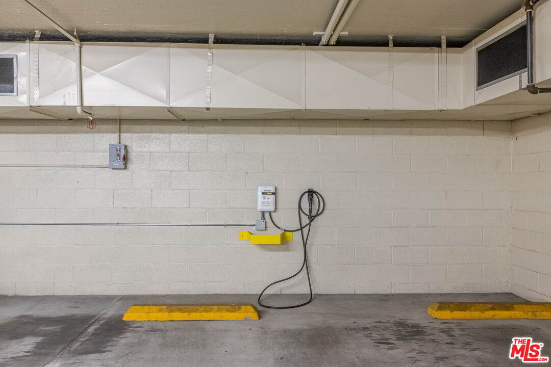 1049 S Hobart Blvd Unit: 103