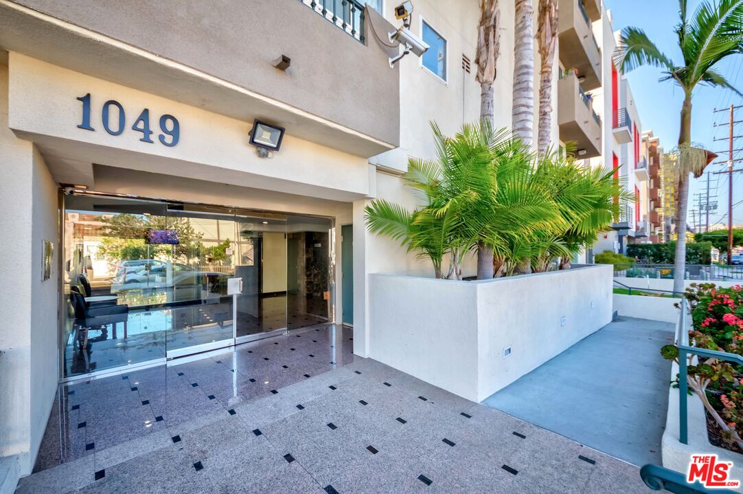 1049 S Hobart Blvd Unit: 103