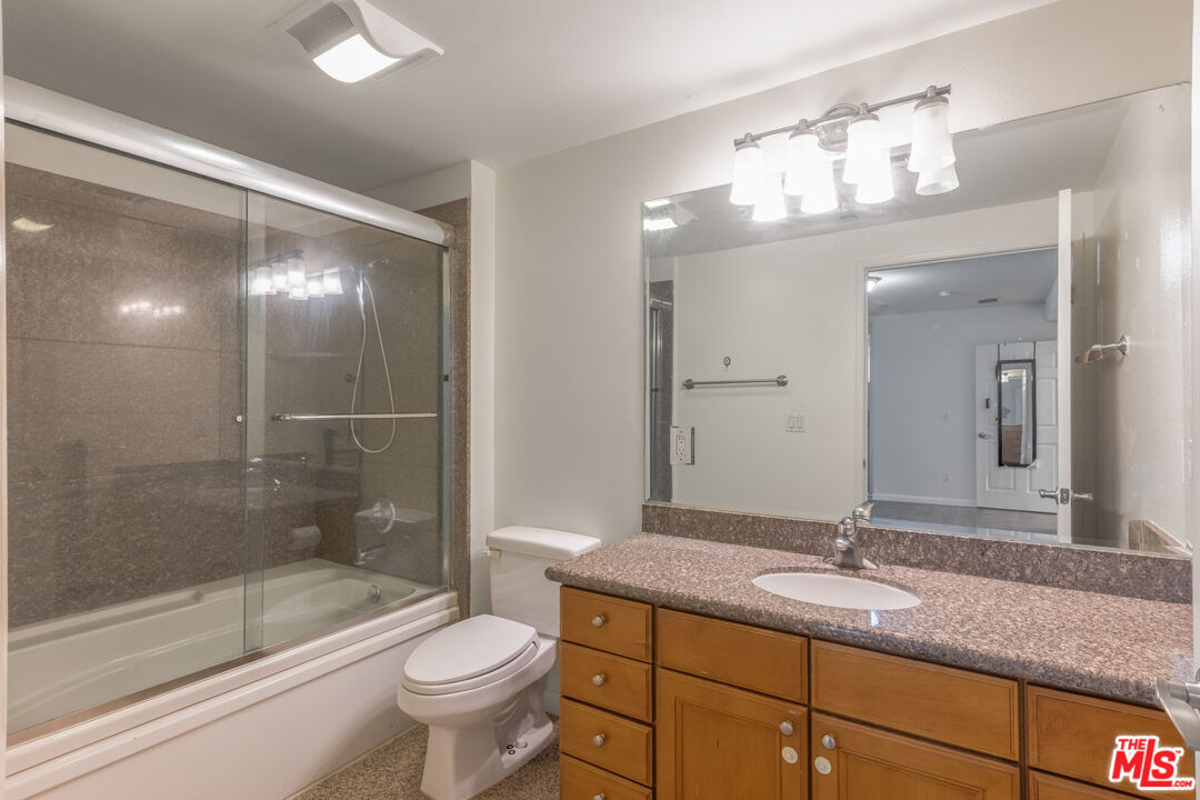 1049 S Hobart Blvd Unit: 103