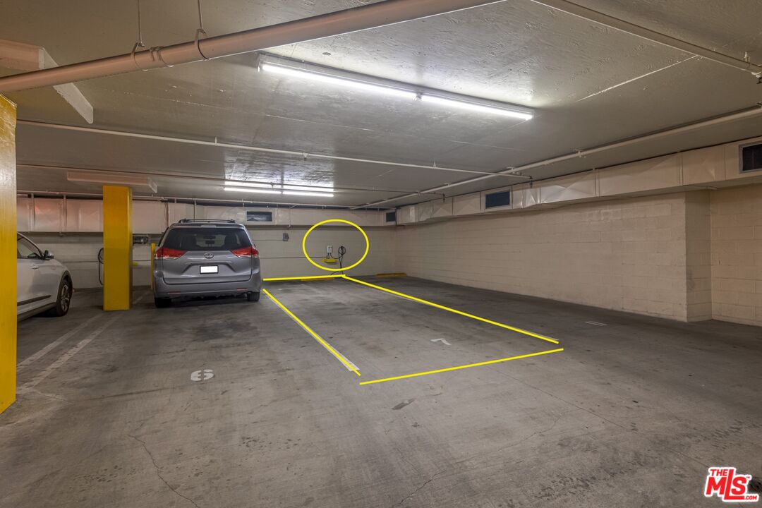 1049 S Hobart Blvd Unit: 103