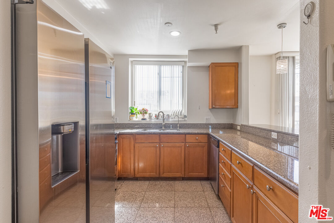 1049 S Hobart Blvd Unit: 103