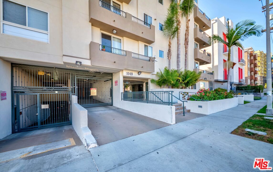 1049 S Hobart Blvd Unit: 103