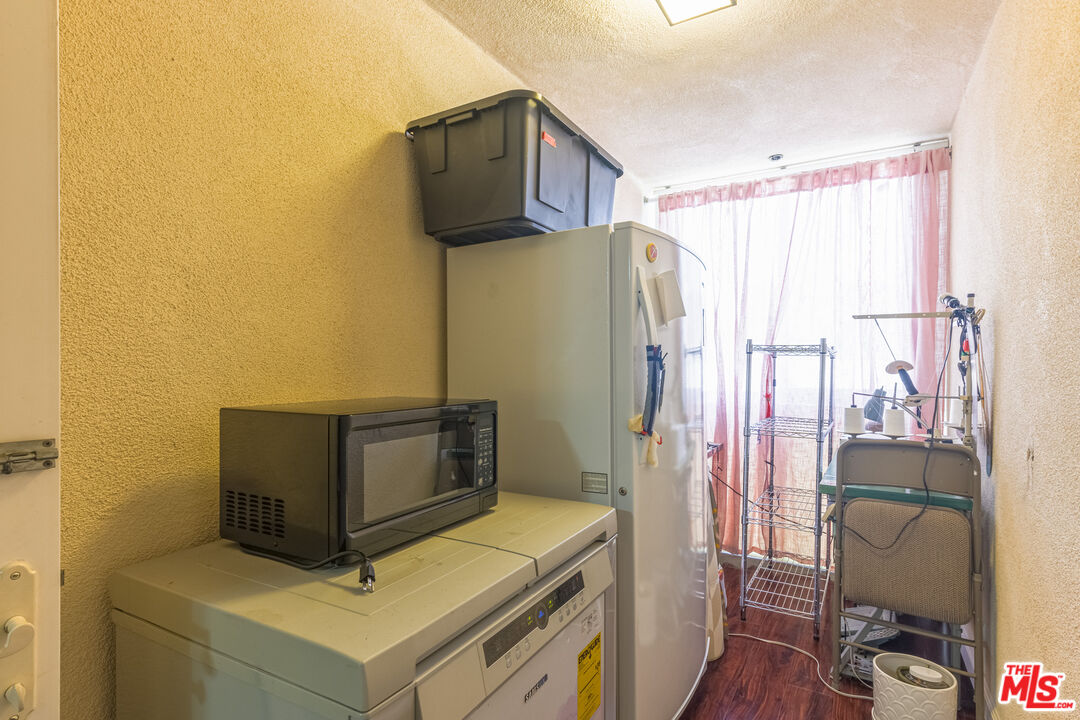 1049 S Hobart Blvd Unit: 103