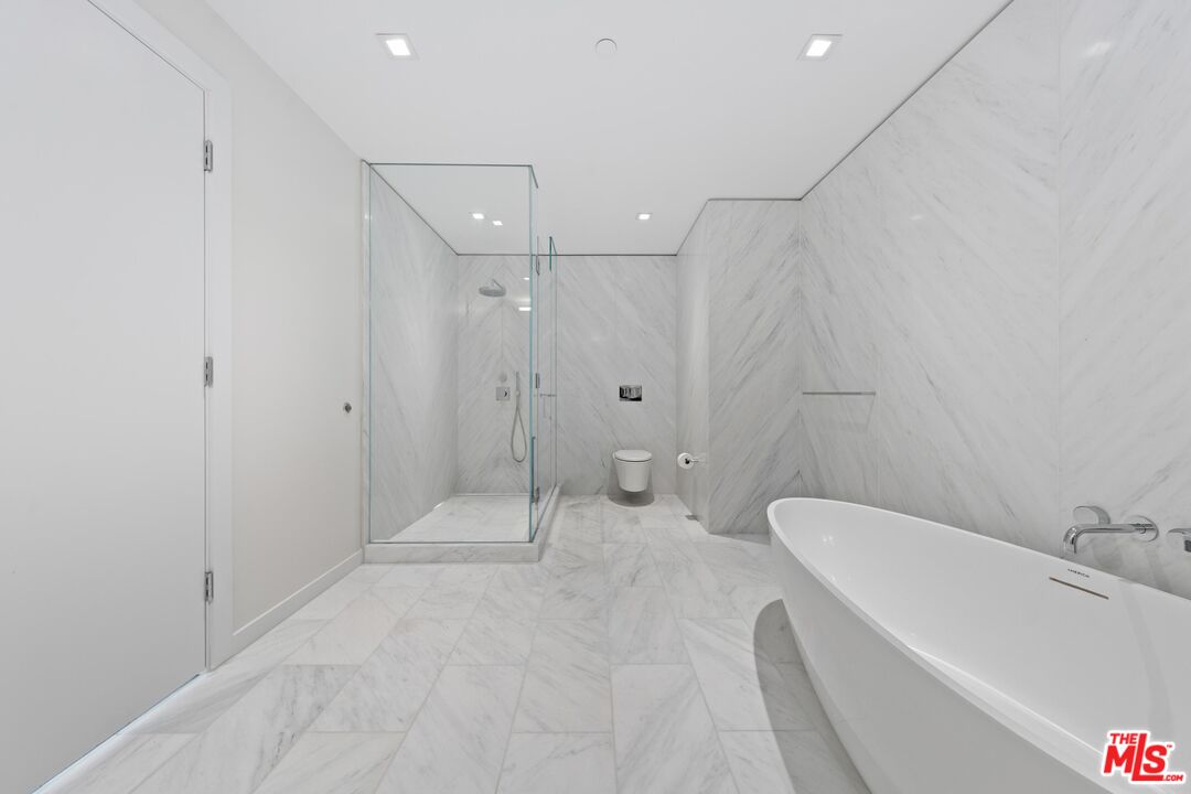 9000 W 3rd St Unit: 701