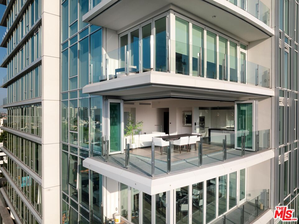 9000 W 3rd St Unit: 701