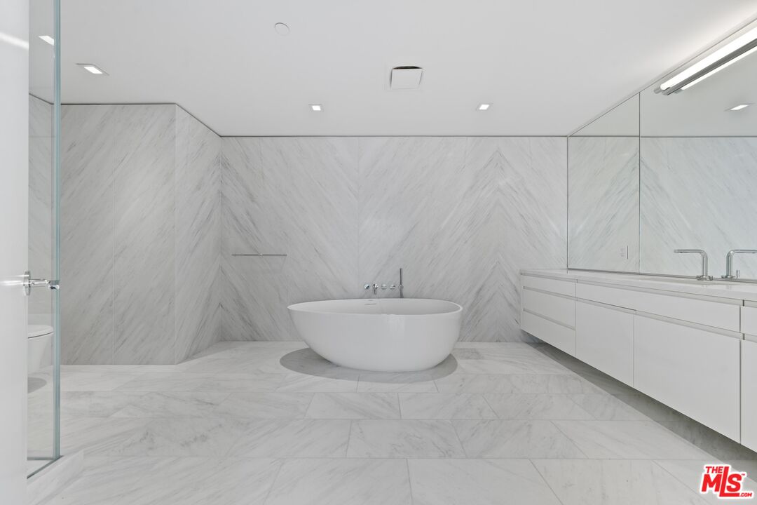 9000 W 3rd St Unit: 701