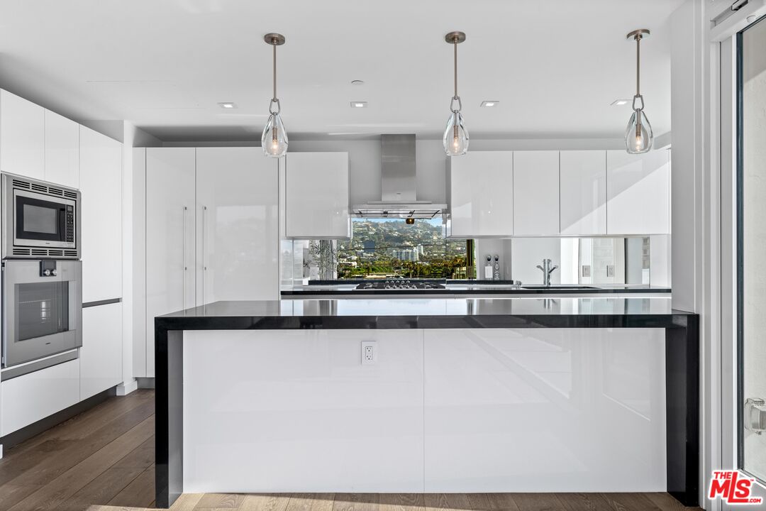 9000 W 3rd St Unit: 701